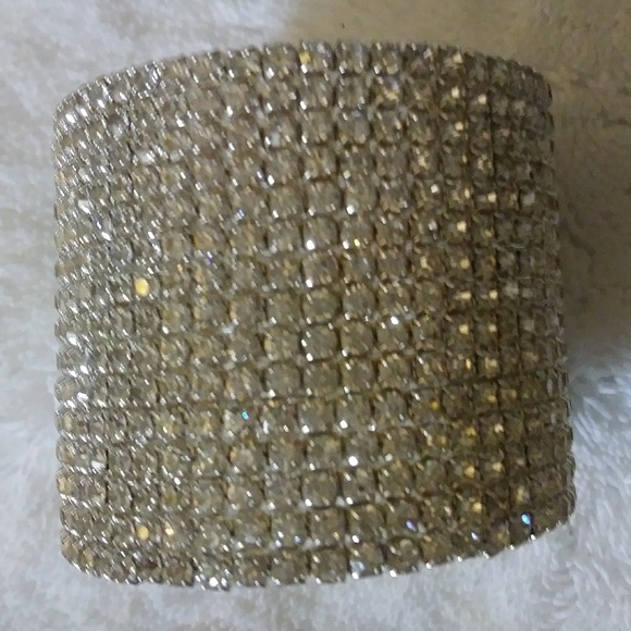 Beautiful Silver Plated15 Row Prong Set Bracelet - Picture 6 of 8